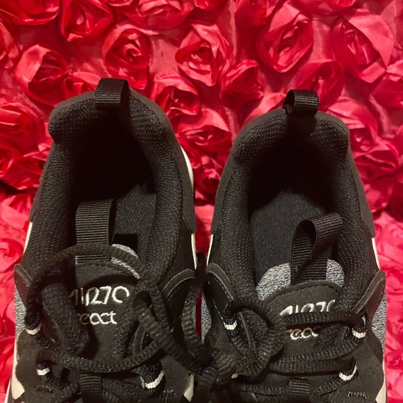 Big Kids' Shoe Nike Air Max 270 React - Picture 4 of 7